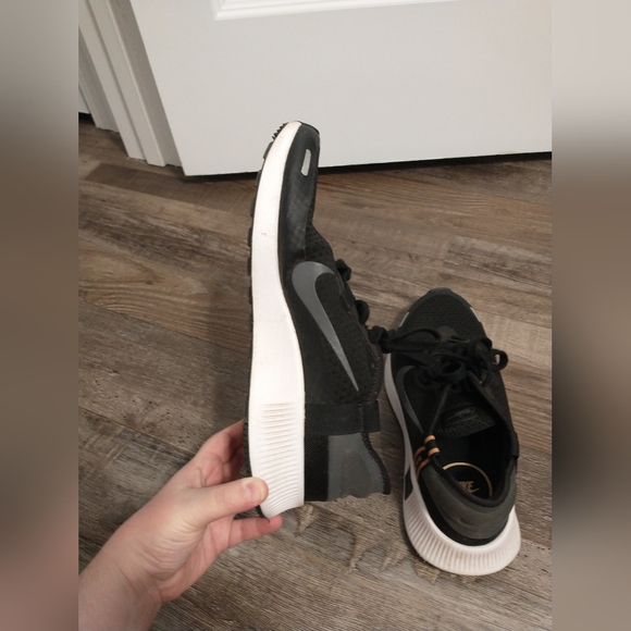 Women's Gently Used Nike Tennis Shoes Size 9.5 - Picture 2 of 10